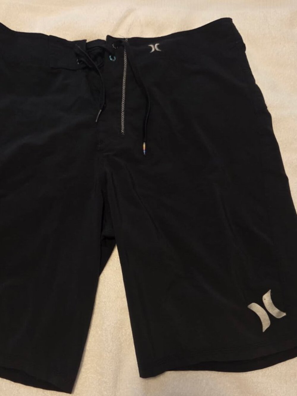 Hurley boardshorts black mens 32w, 10" inseam
